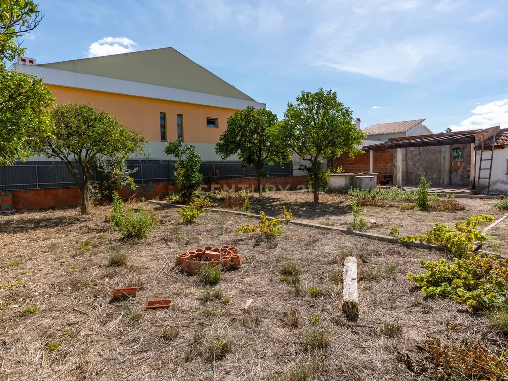 Moradia Isolada com Terreno de 1041 m² – Um Mundo de Possibilidades! - Image 79