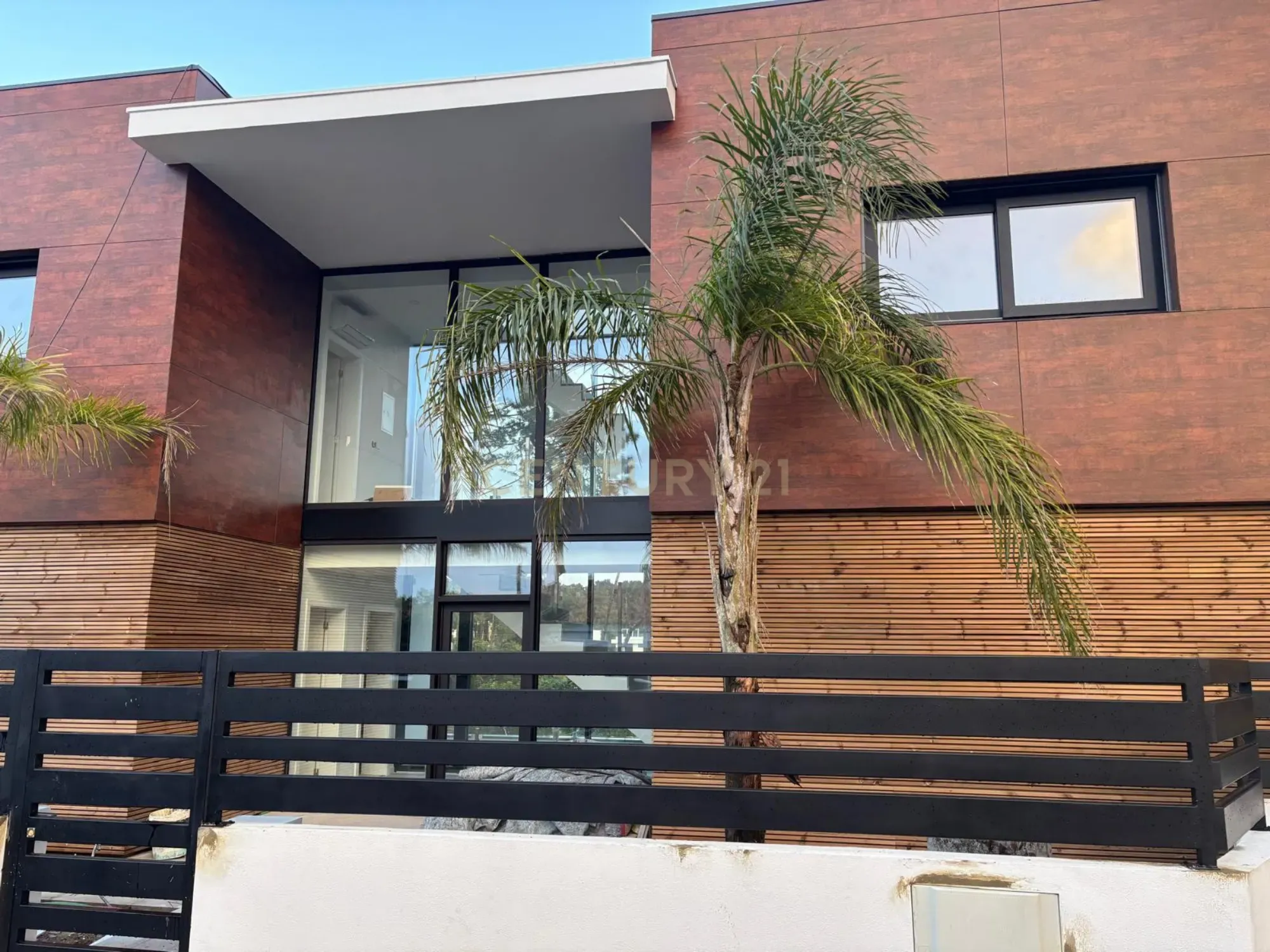 🌿 Moradia de Sonho Pronta a habitar na Avenida do Mar T5 com piscina – Aroeira - Image 4
