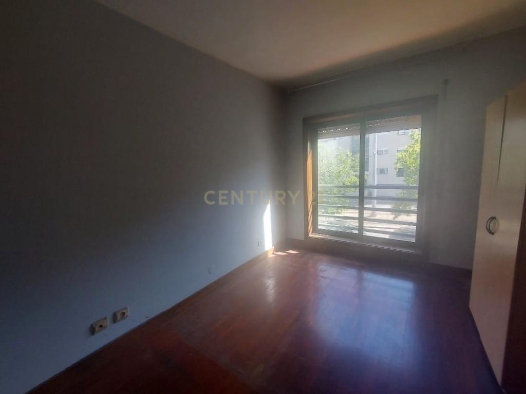 Apartamento T2 em Matosinhos com Garagem e Varanda - Image 8
