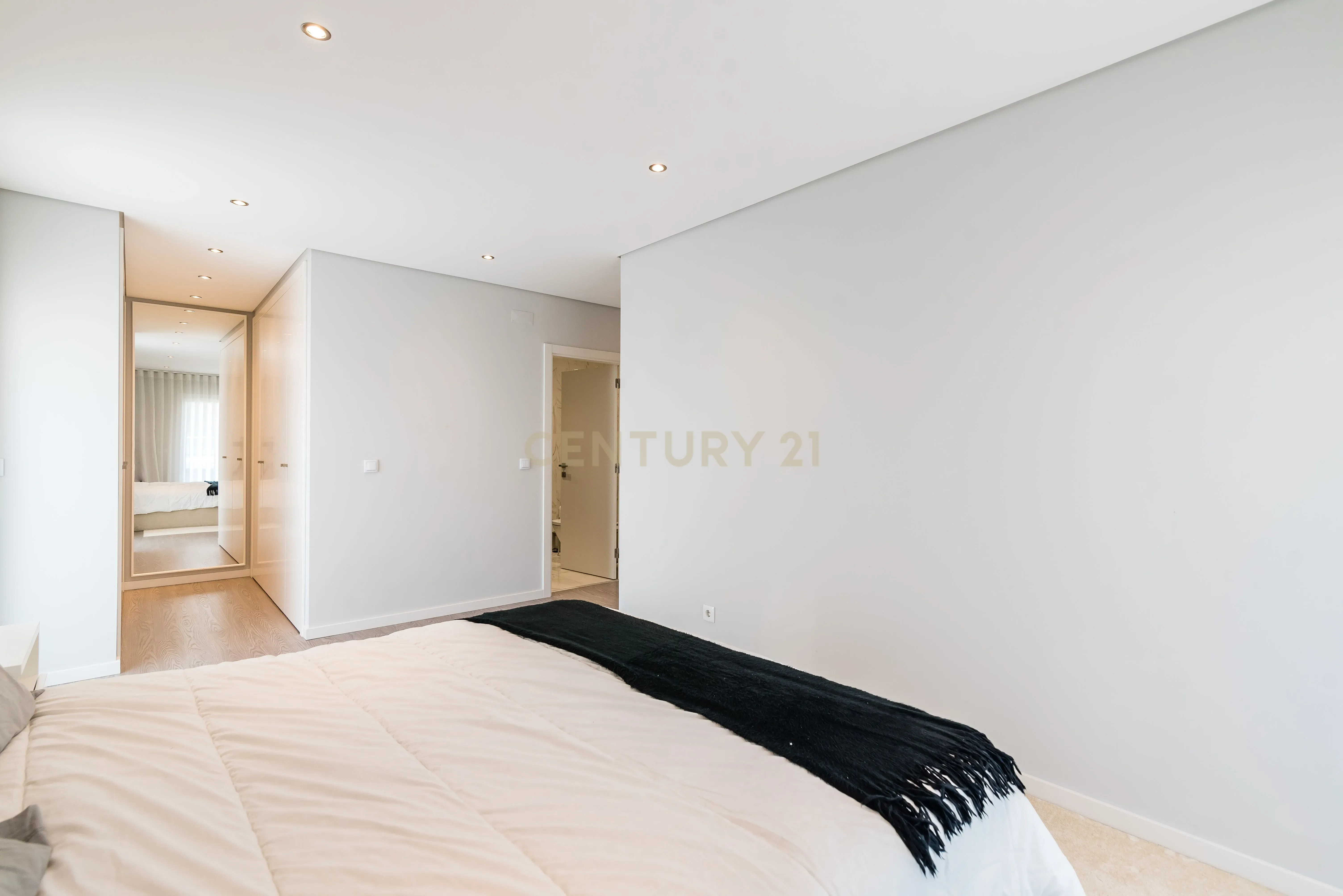Luxuoso Apartamento T3 em Odivelas com Vista Panorâmica - Image 20