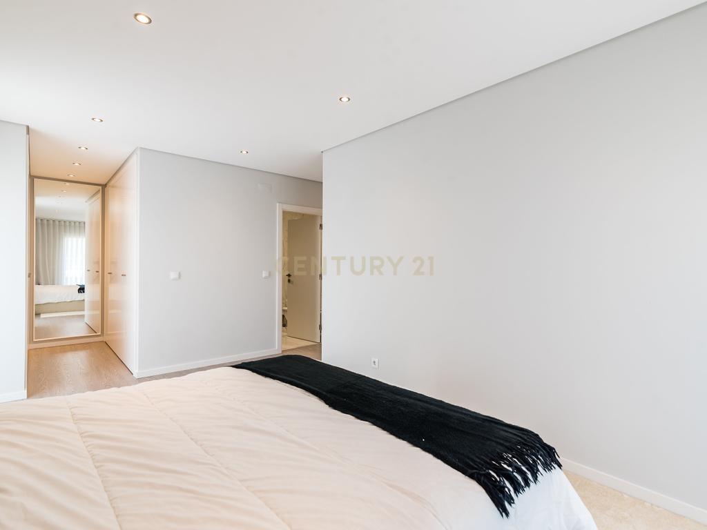 Luxuoso Apartamento T3 em Odivelas com Vista Panorâmica - Image 20