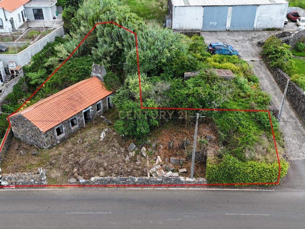 🏡 MORADIA TRADICIONAL EM PEDRA | SANTA BÁRBARA – ANGRA DO HEROÍSMO - Image 1