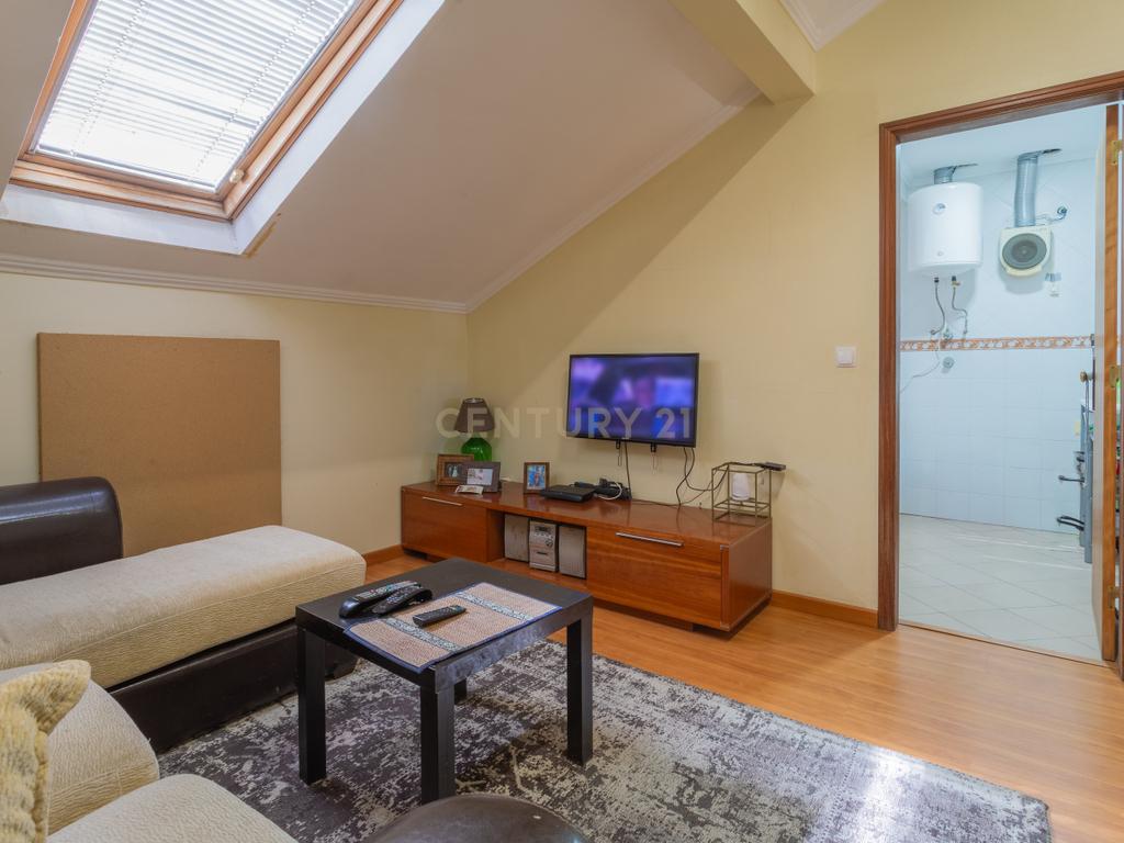 Apartamento Remodelado em Corroios, Seixal T3 + 3, garagem e Terraço - Image 38