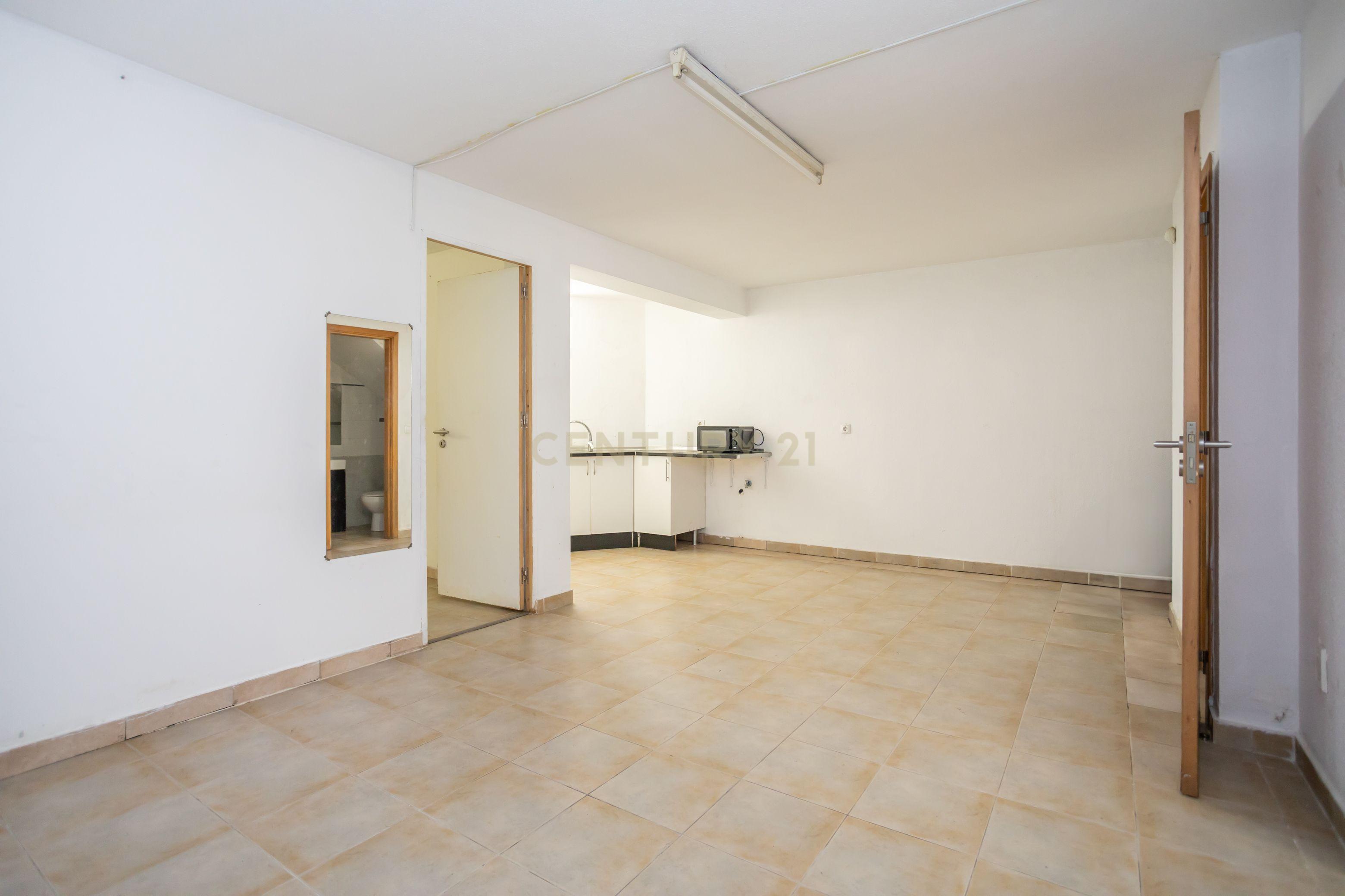  Moradia T3 em Amora - Seixal com Terraço e Garagem  - Image 48