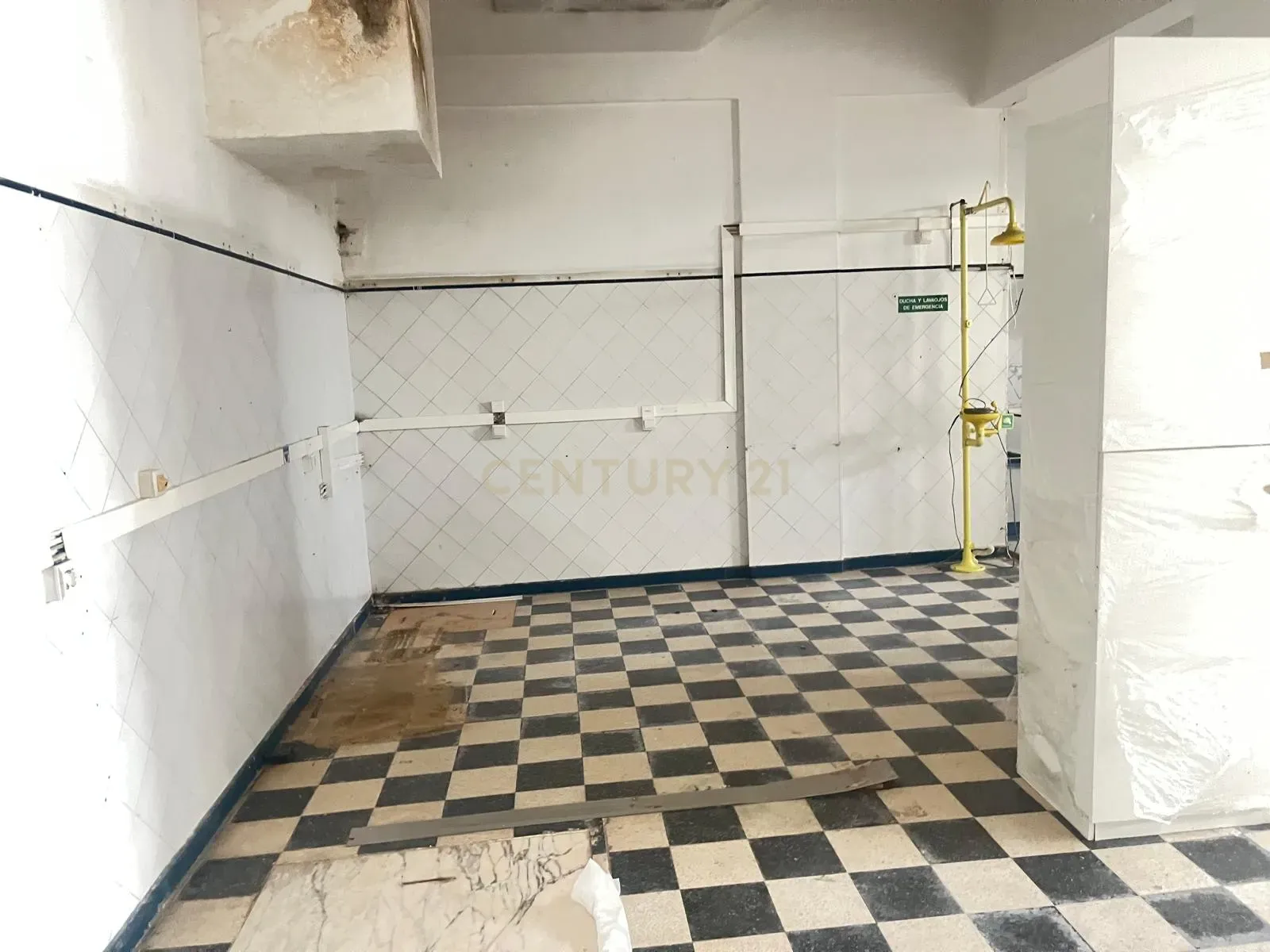 Fotografia 8 de Loja em Benfica, Lisboa - 188m² com 3 casas de banho.