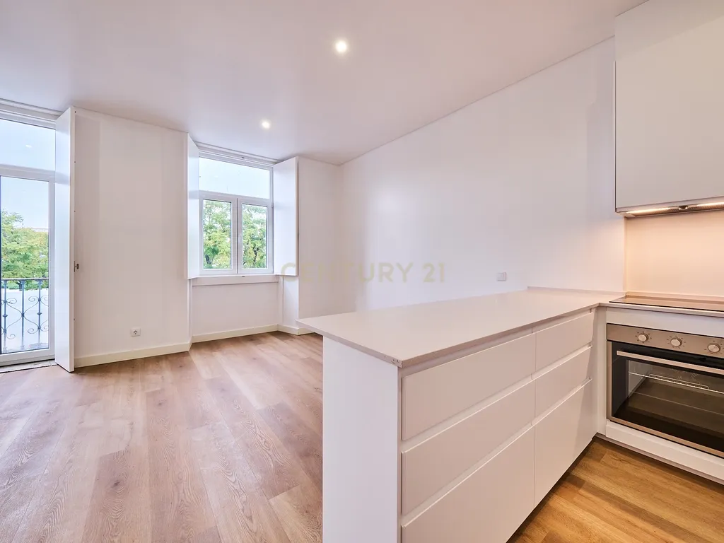 Apartamento T2 de Prestígio Totalmente Renovado na Avenida Luísa Todi – Setúbal - Image 8