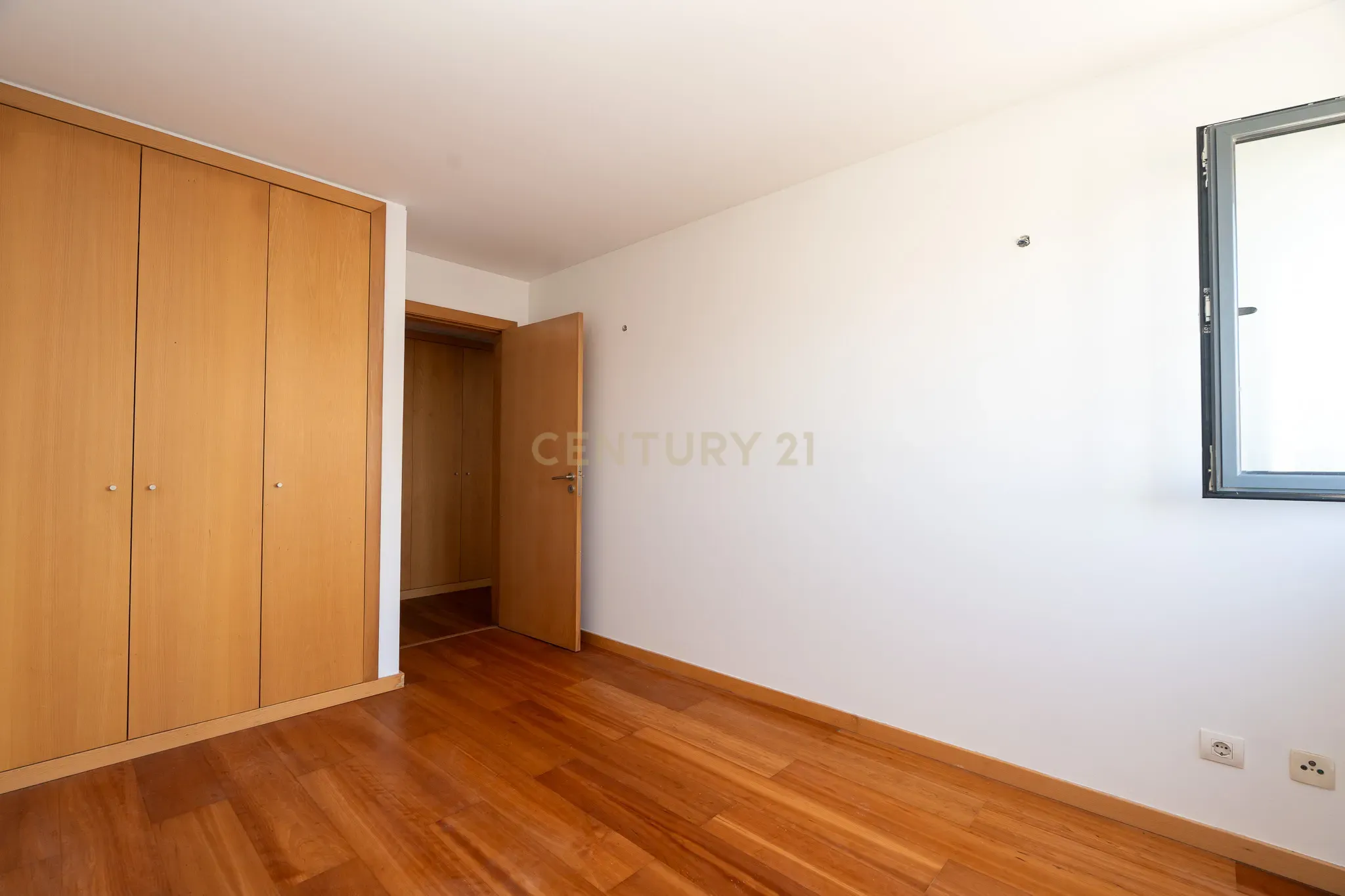 Excelente Apartamento T2 em Braço de Prata - Image 17