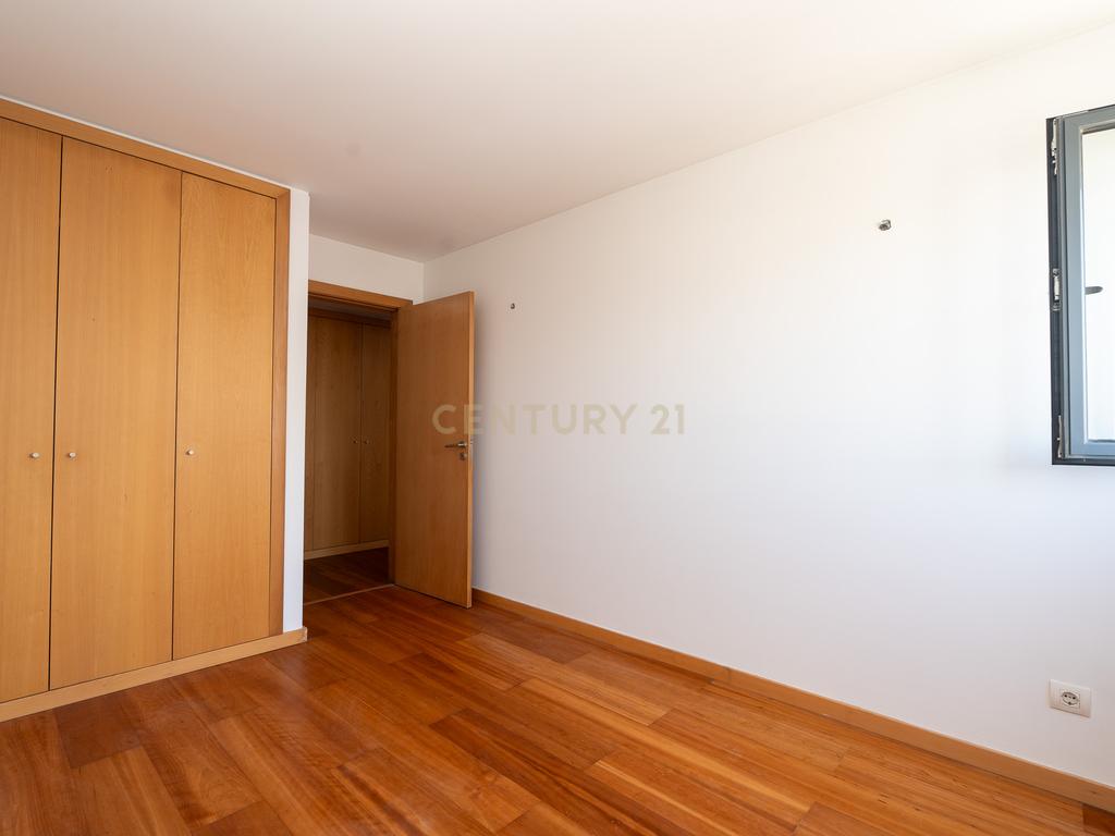 Excelente Apartamento T2 em Braço de Prata - Image 17