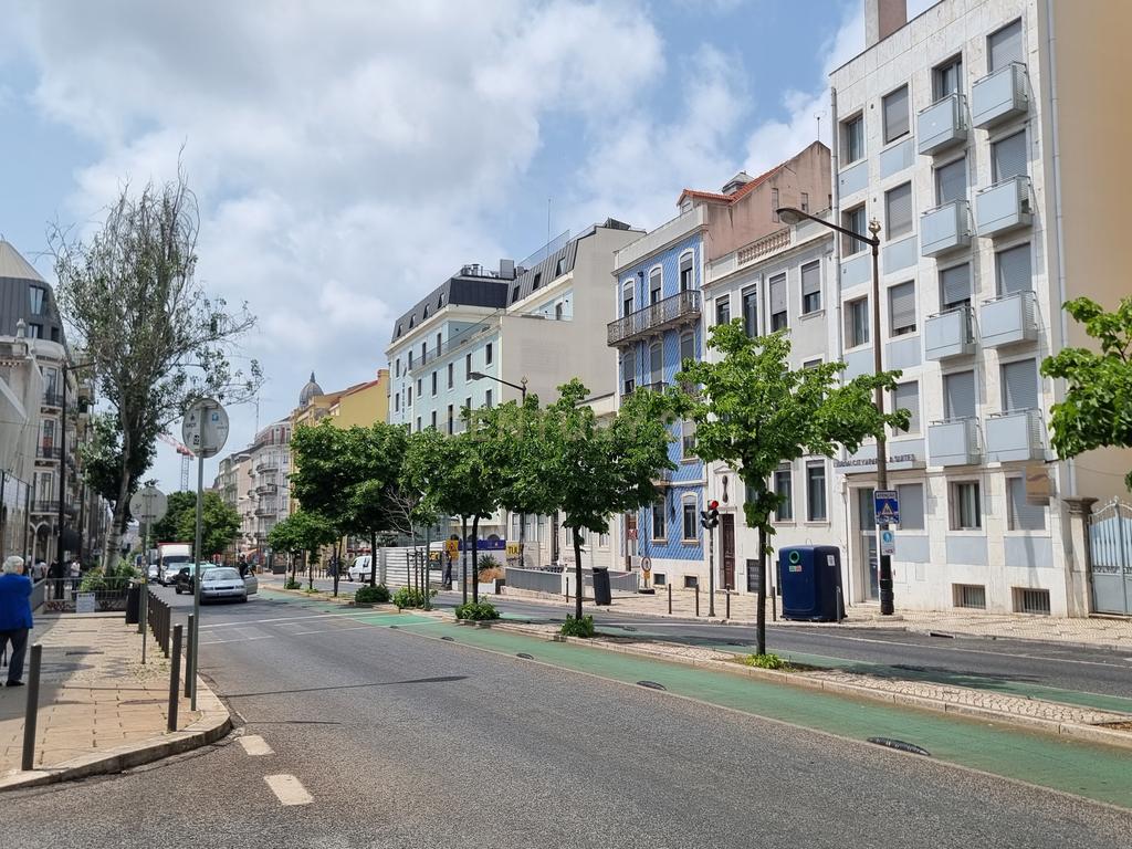 Apartamento Pombalino de Charme com 8 Assoalhadas – Av. Almirante Reis, Lisboa - Image 37
