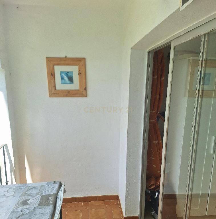 Estúdio Renovado em Málaga com Vista e Acesso a Amenidades - Image 6