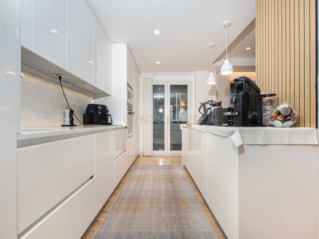 Apartamento T4 com Terraço e Box para 2 Viaturas | Jardim da Amoreira | Odivelas - Image 8
