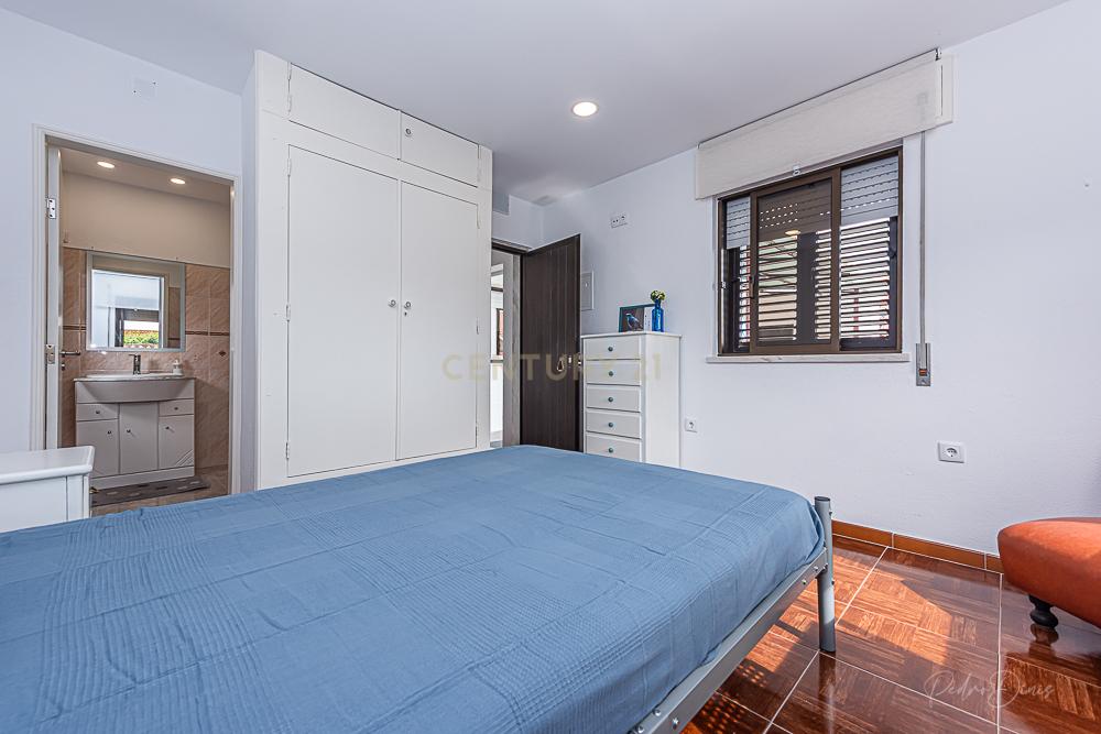 Alojamento Estudantil LÁ-SALETTE ( quarto Melro Azul 11m2 ) - Image 3