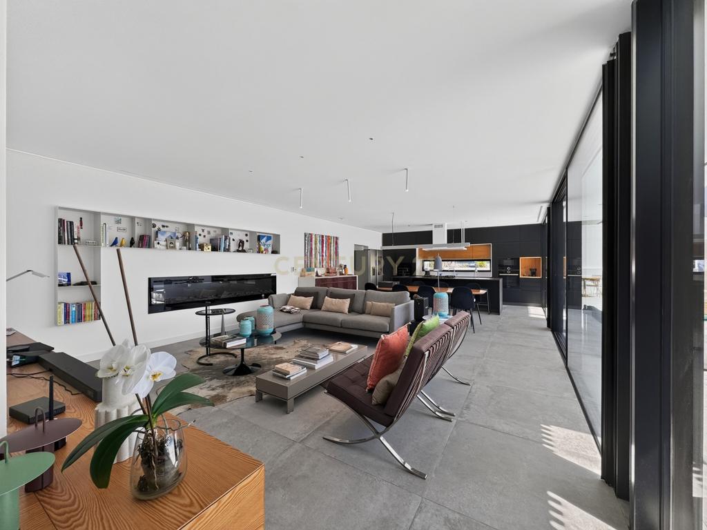 Moradia T3 de Excelência na Aroeira – Conforto, Elegância e Qualidade de Construção - Image 39