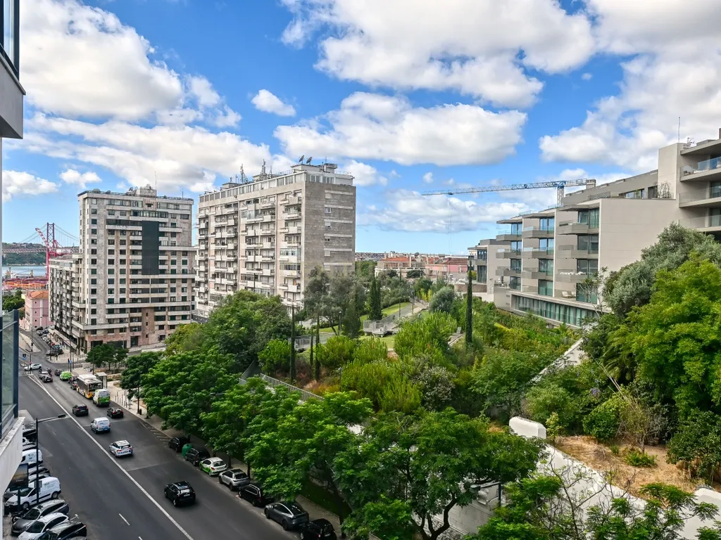 T2 com garagem, para arrendar - Av. Infante Santo (Lisboa) - Image 5
