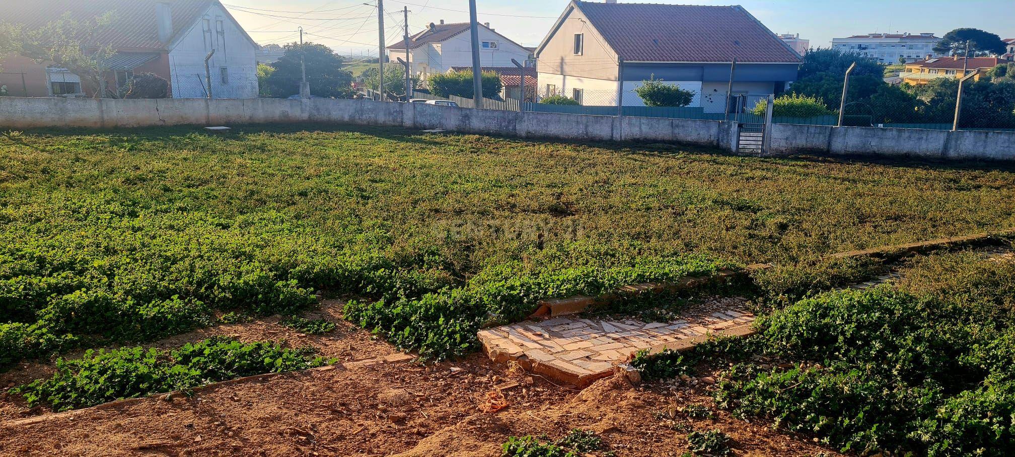 Fotografia 6 de Terreno Urbano com 940 m2 , com capacidade para construção de 2 Moradias