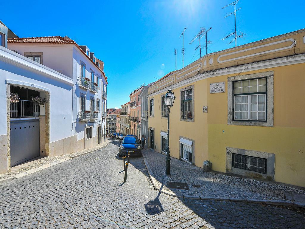 T2 Totalmente Remodelado e Mobilado – Misericórdia, Lisboa - Image 20
