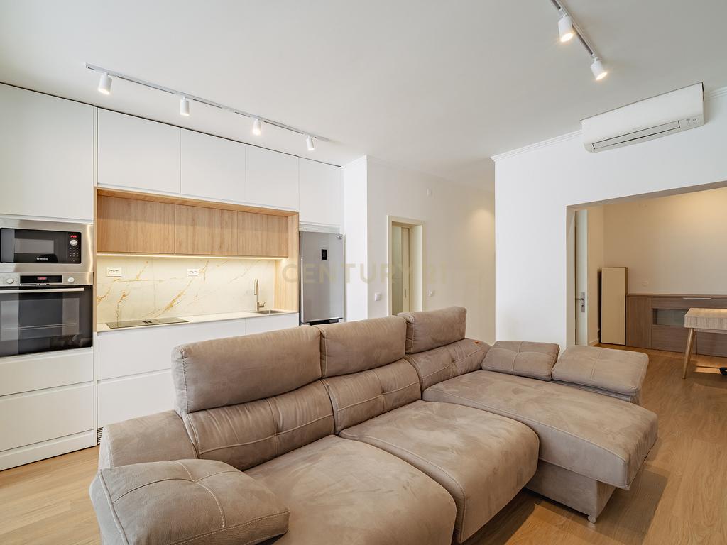Apartamento T1+1 renovado e com espaço exterior, no Areeiro - Image 10