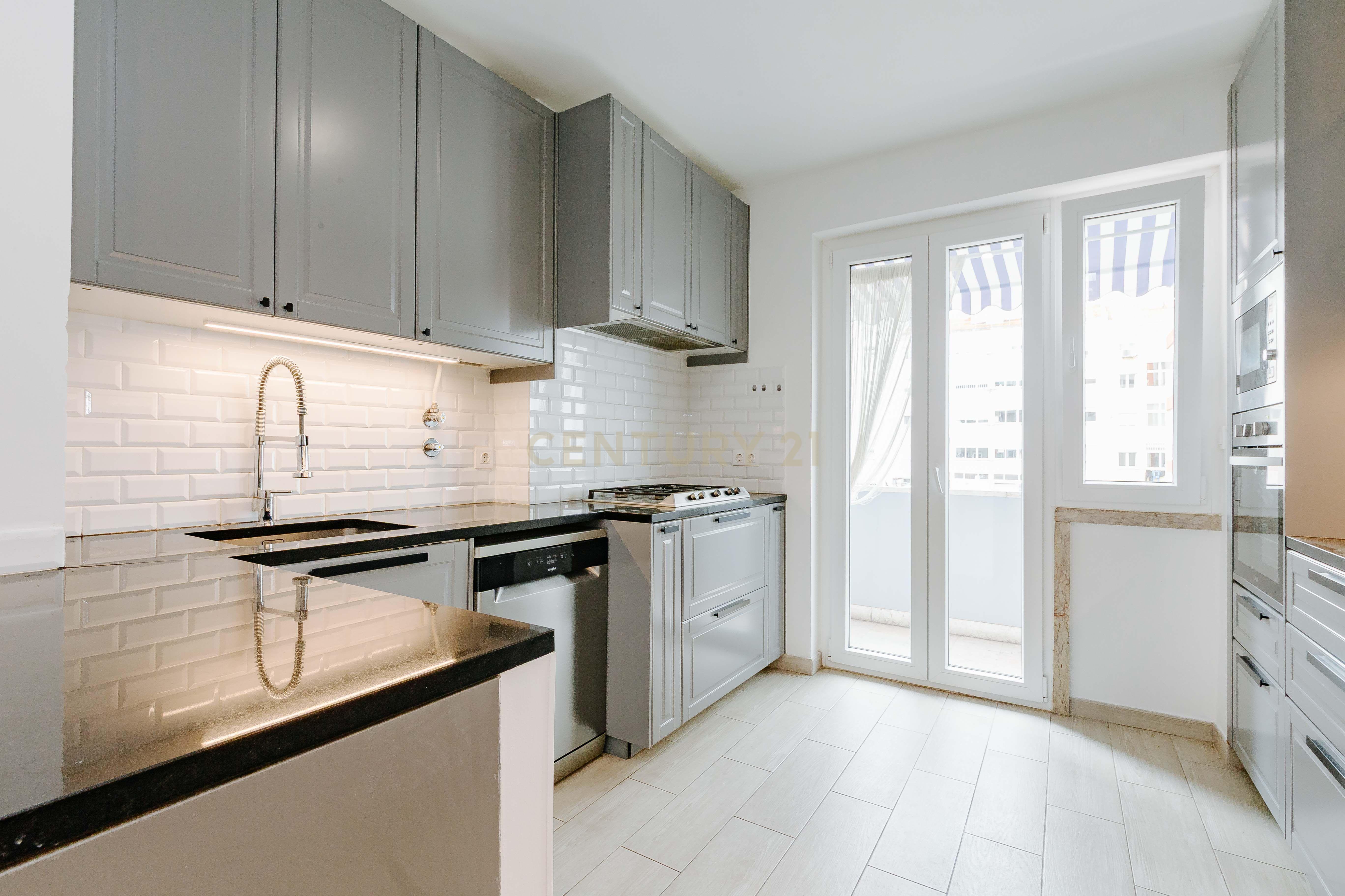 APARTAMENTO T5 REMODELADO SALDANHA LISBOA - Image 47