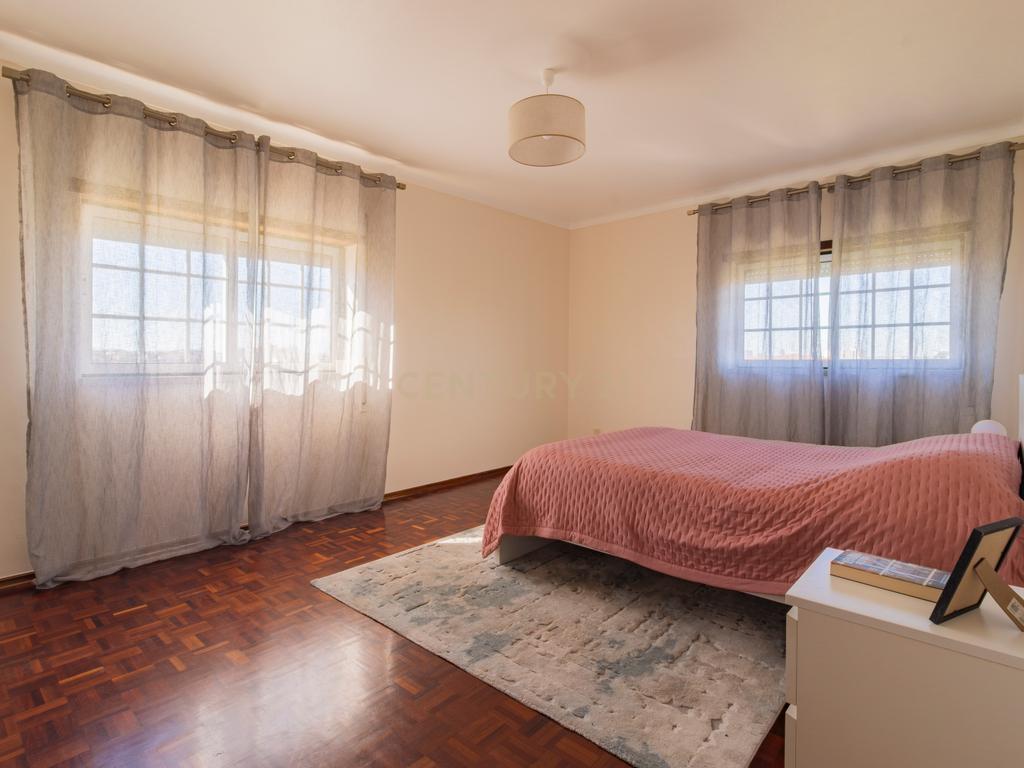 Moradia T5 com terreno - Image 15