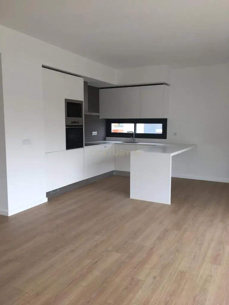 Apartamento T3 para arrendar em condomínio privado na Quinta da Trindade, Seixal - View 2