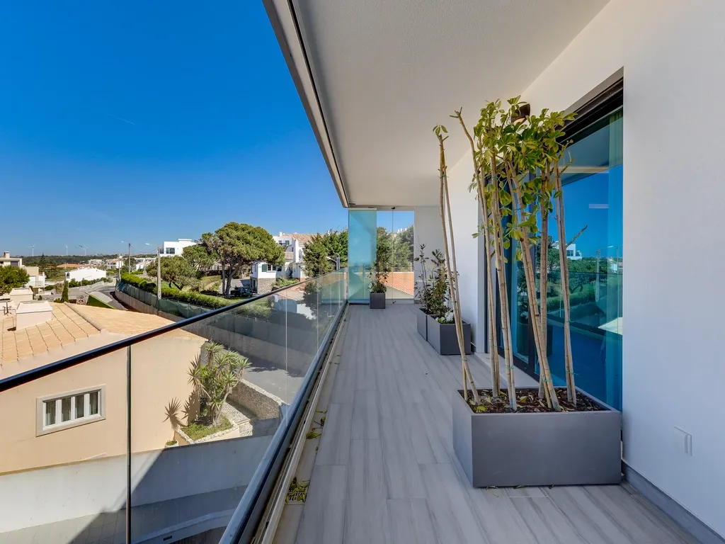 T3 com terraço e VISTA MAR em condomínio de luxo na Ericeira - Image 12