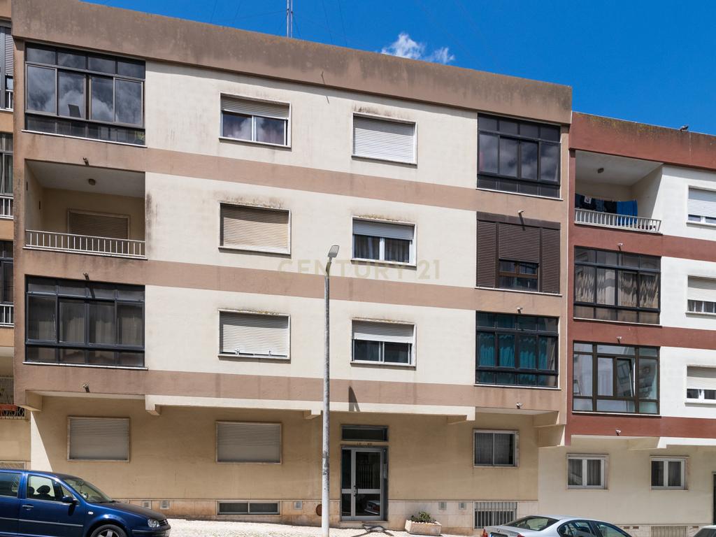 Um apartamento com luz, espaço e a base certa para criar uma casa à sua medida - Image 4
