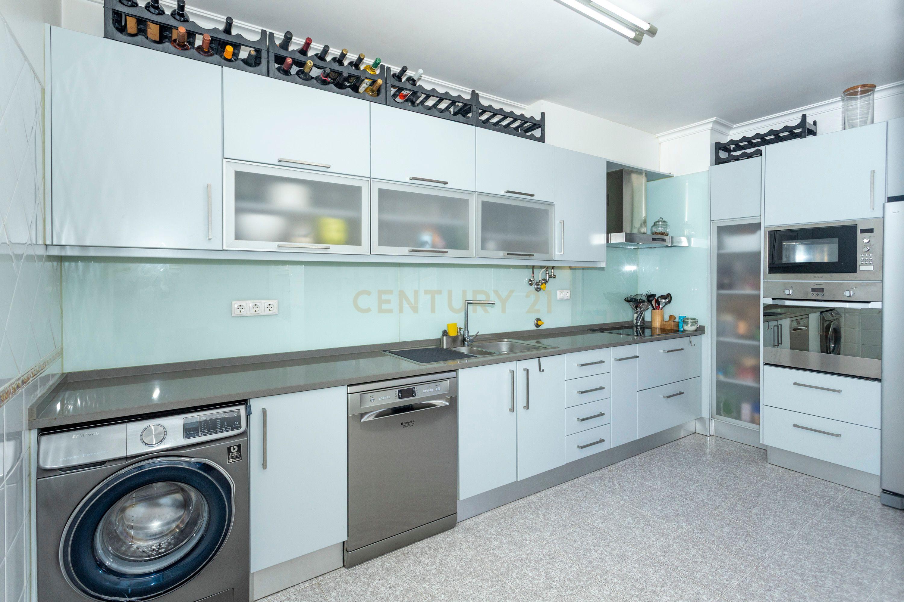Apartamento T3 c/ Box - Centro de Torres Vedras - Image 9