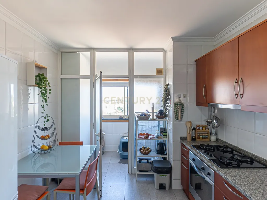 Apartamento T3 com Vista Panorâmica em Canidelo, Vila Nova de Gaia - Image 16