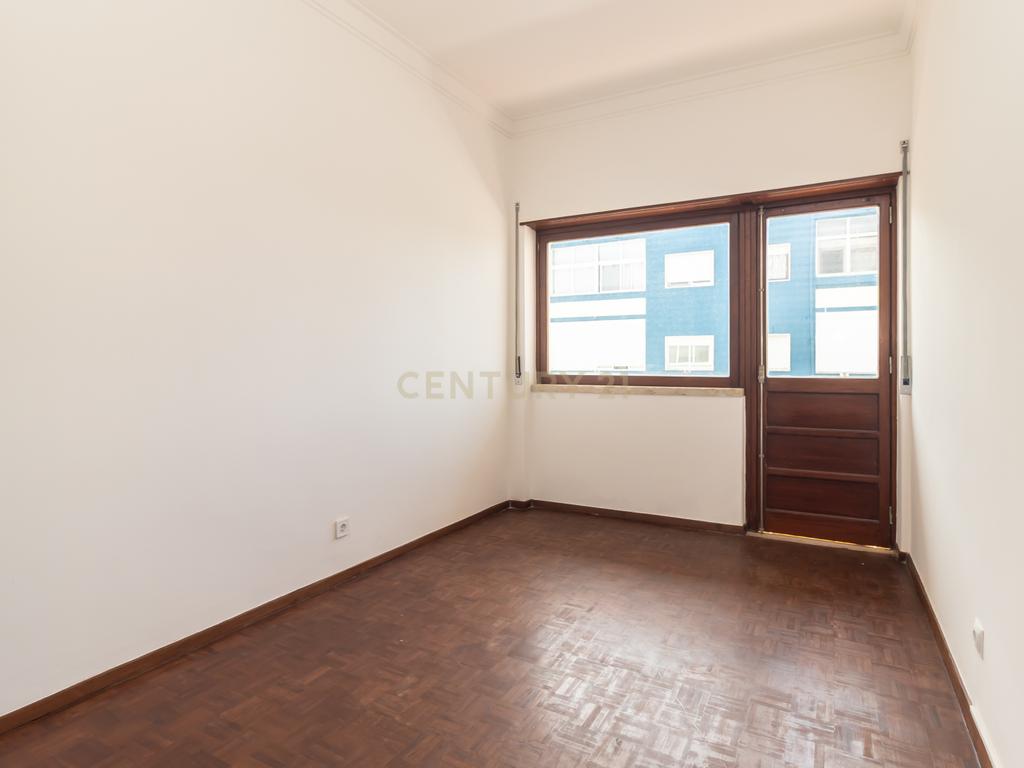 Apartamento T2 para arrendamento no centro da Costa da Caparica - Image 32