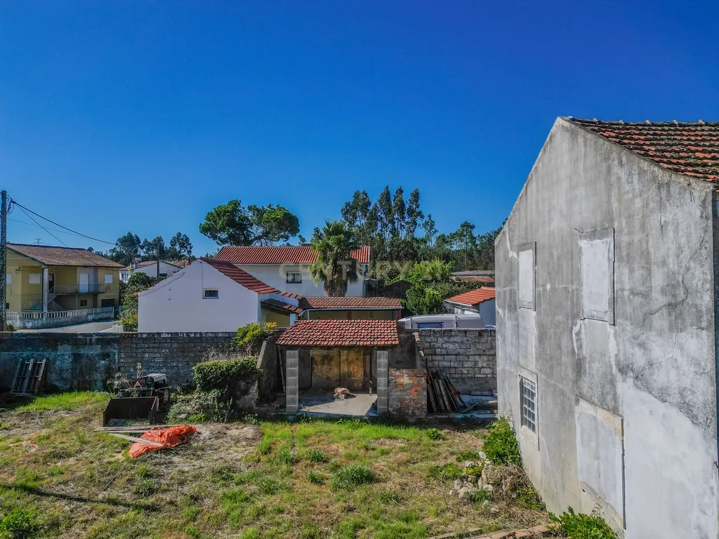 Moradia para renovar com 605 m2 de terreno em Santana, Figueira da Foz. - Image 6