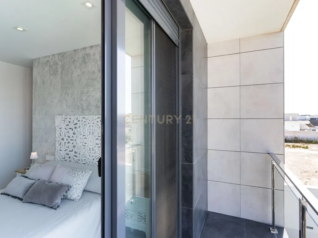 Luxuosa Moradia T4 com Vista Mar e Piscina em Almería - Image 47