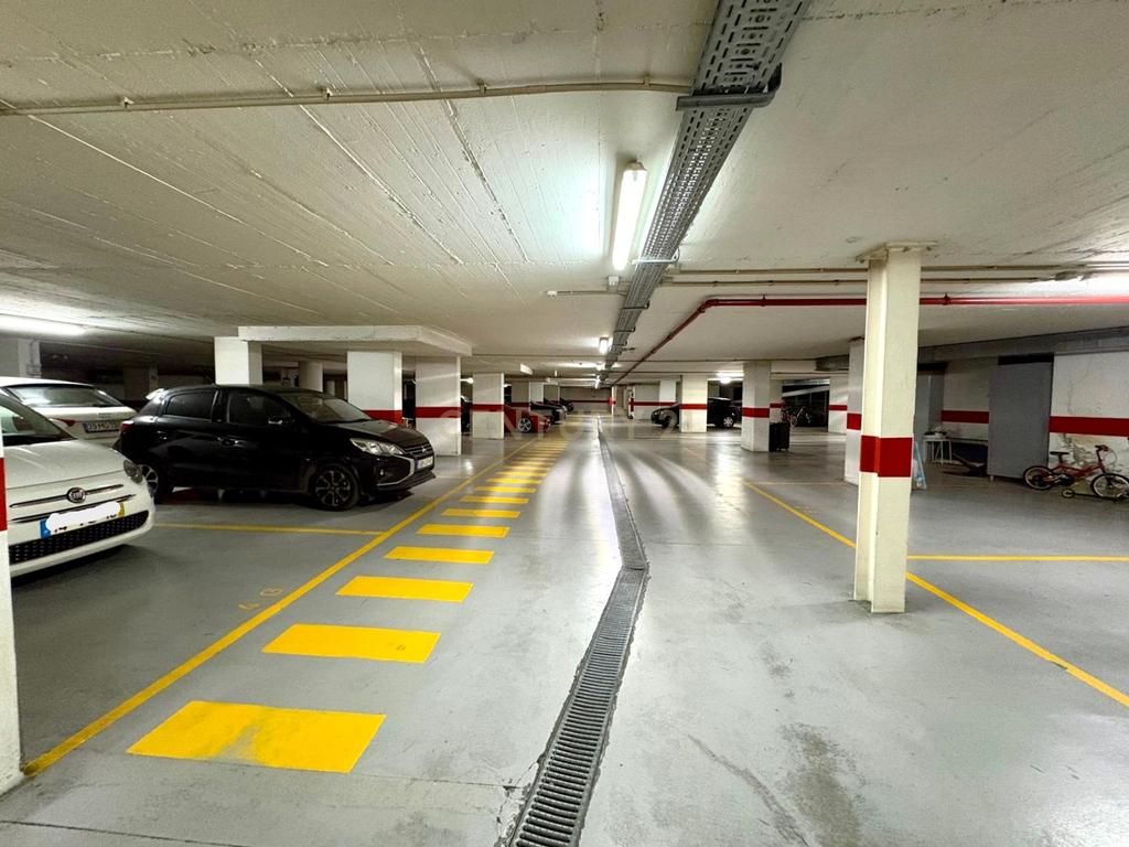 Apartamento T3 com 2 Estacionamentos e Arrecadação no Centro de Mem Martins - Image 32