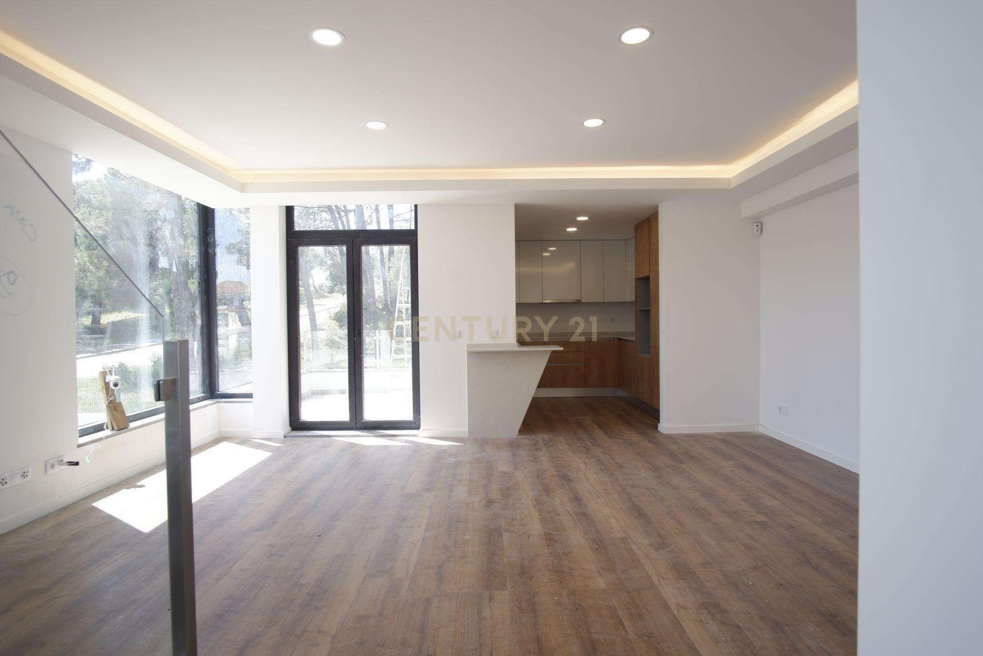 🌿 Moradia de Sonho Pronta a habitar na Avenida do Mar T5 com piscina – Aroeira - Image 1