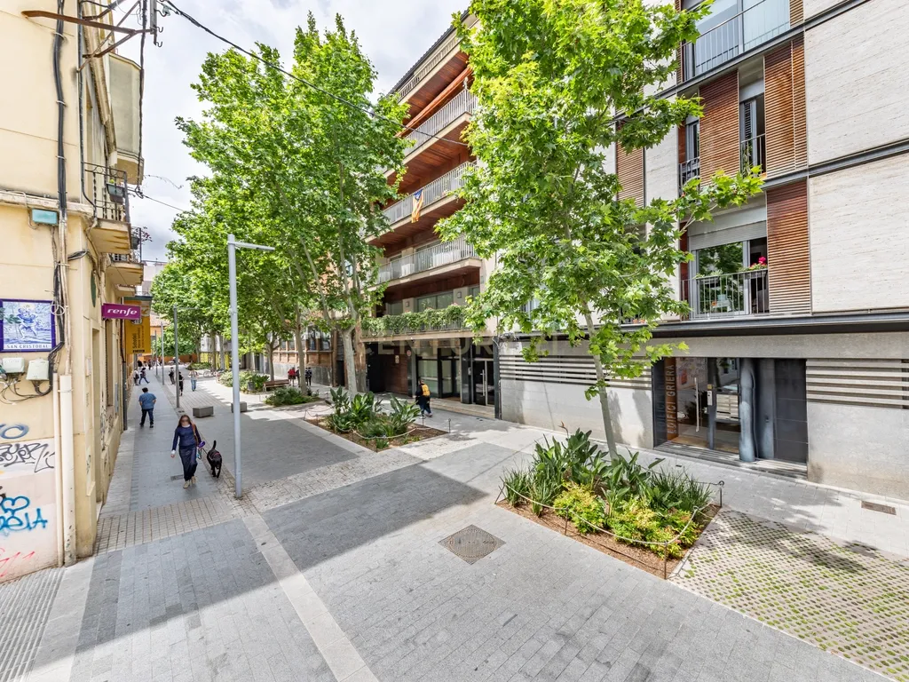 Vende-se espaço comercial alugado no centro de Sabadell - Image 5
