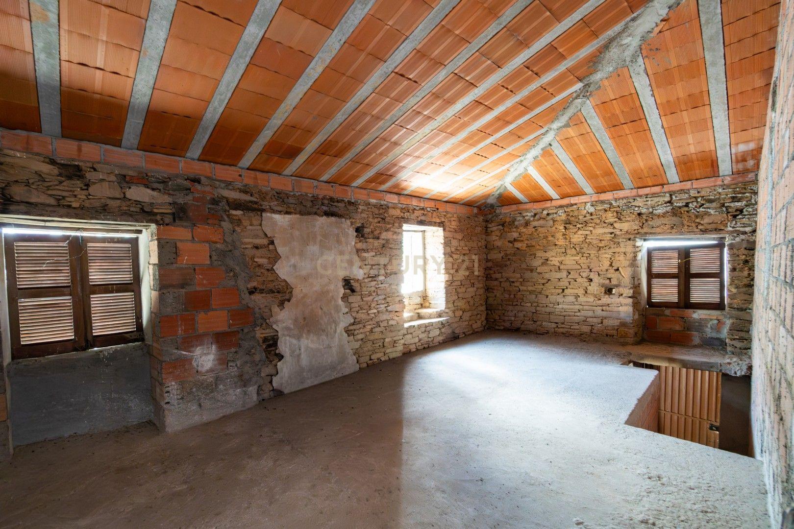 Fotografia 3 de Casa em Construção em Meda de Mouros  - 69.000€