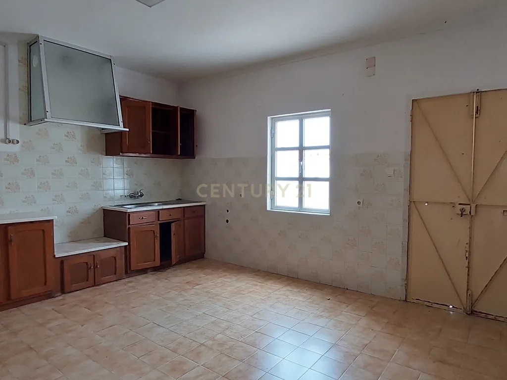 Moradia T3 com Pátio em Portalegre - Oportunidade Única! - Image 9
