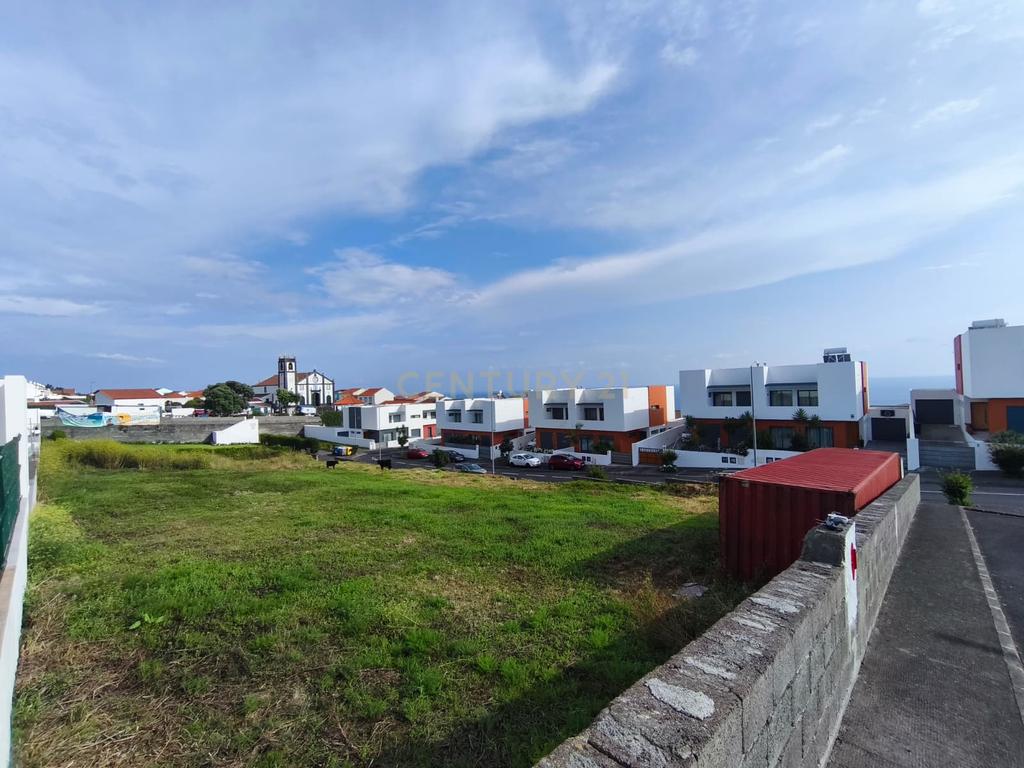 Loteamento em Relva, Ponta Delgada - 273m² com Projeto Aprovado e possibilidade construção chave na mão - Image 1