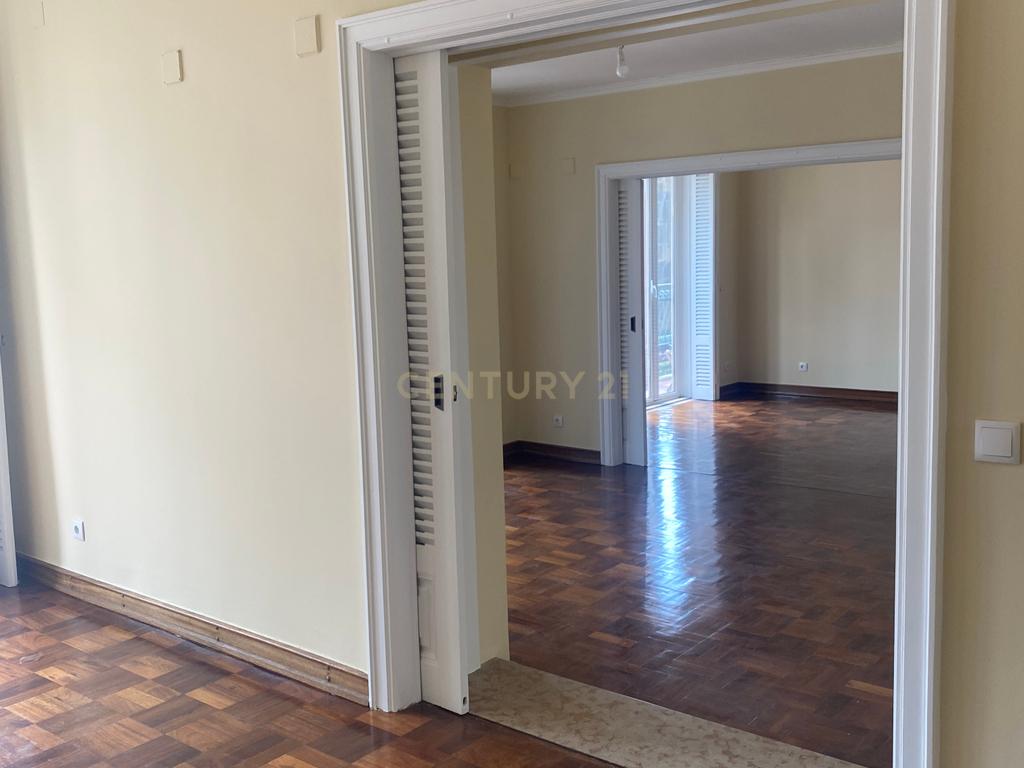 Amplo T5 Luminoso nas Avenidas Novas – Lisboa Centro - Image 4