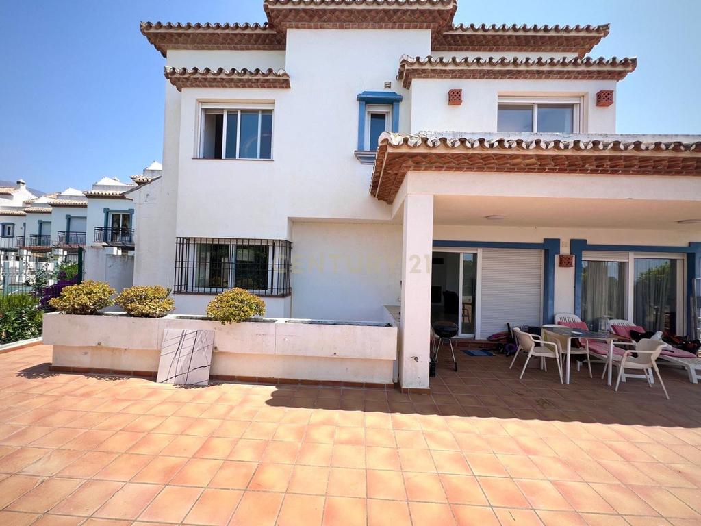 Casa con vistas al mar en primera línea – Urbanización Bahía de Estepona - Image 33
