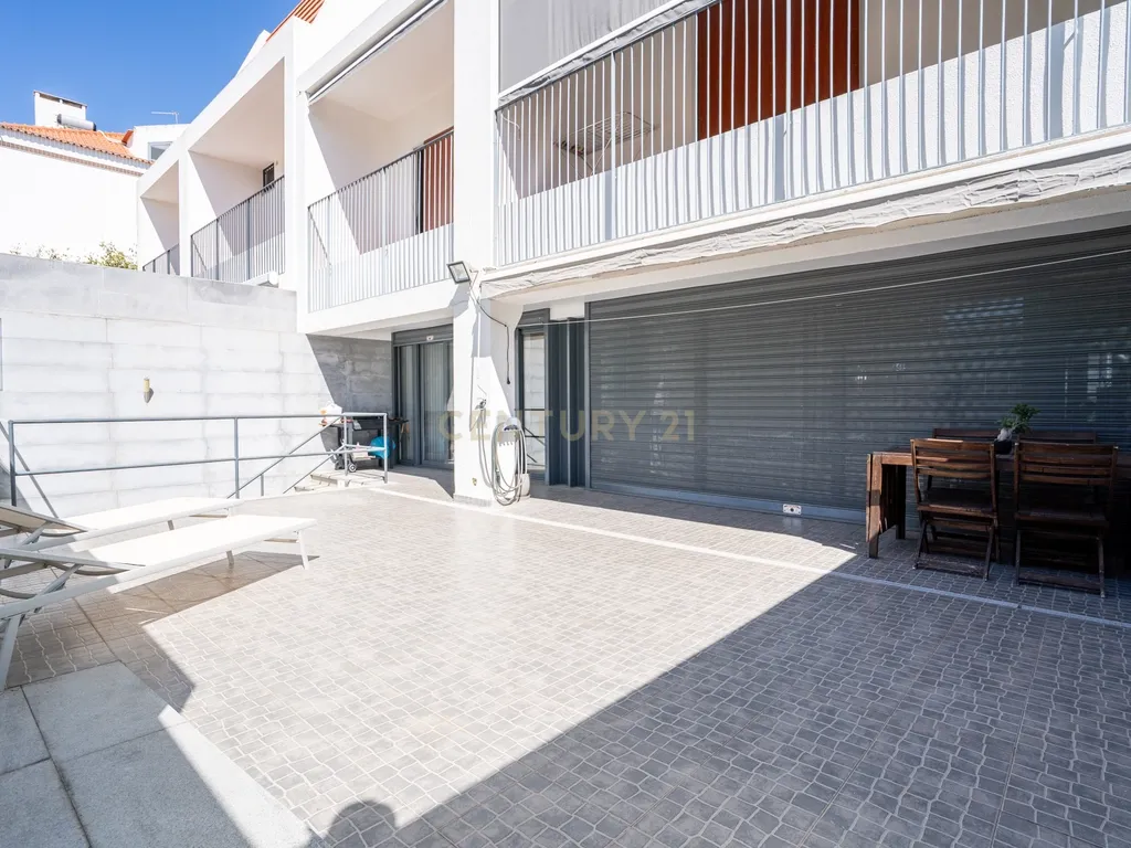 Moradia Contemporânea T4 em Santo António da Charneca - Barreiro - Image 7