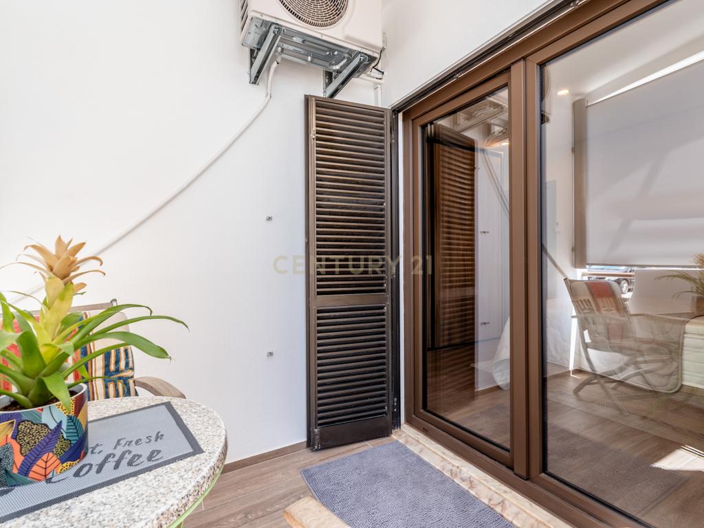 Apartamento T1  completamente remodelado com 2 varandas - Image 20