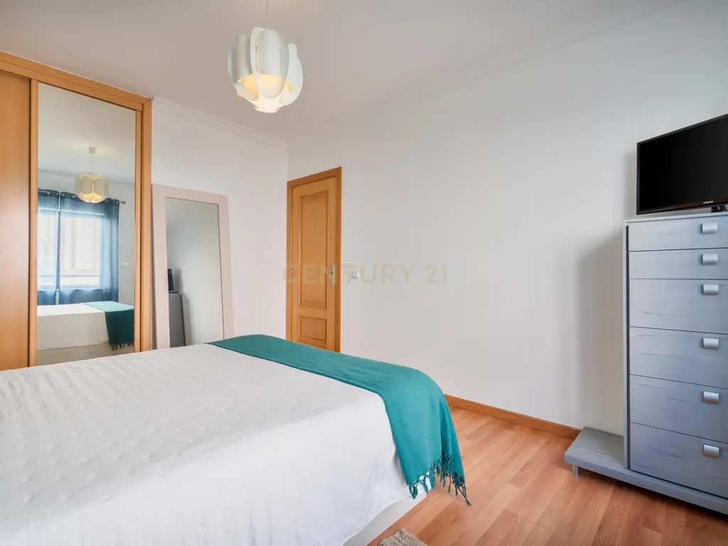 Excelente T3 em Lagoa | Localização Privilegiada perto de Tudo - Image 14