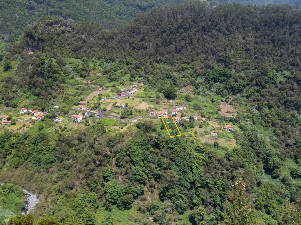 Moradia para recuperar no Faial - Image 8