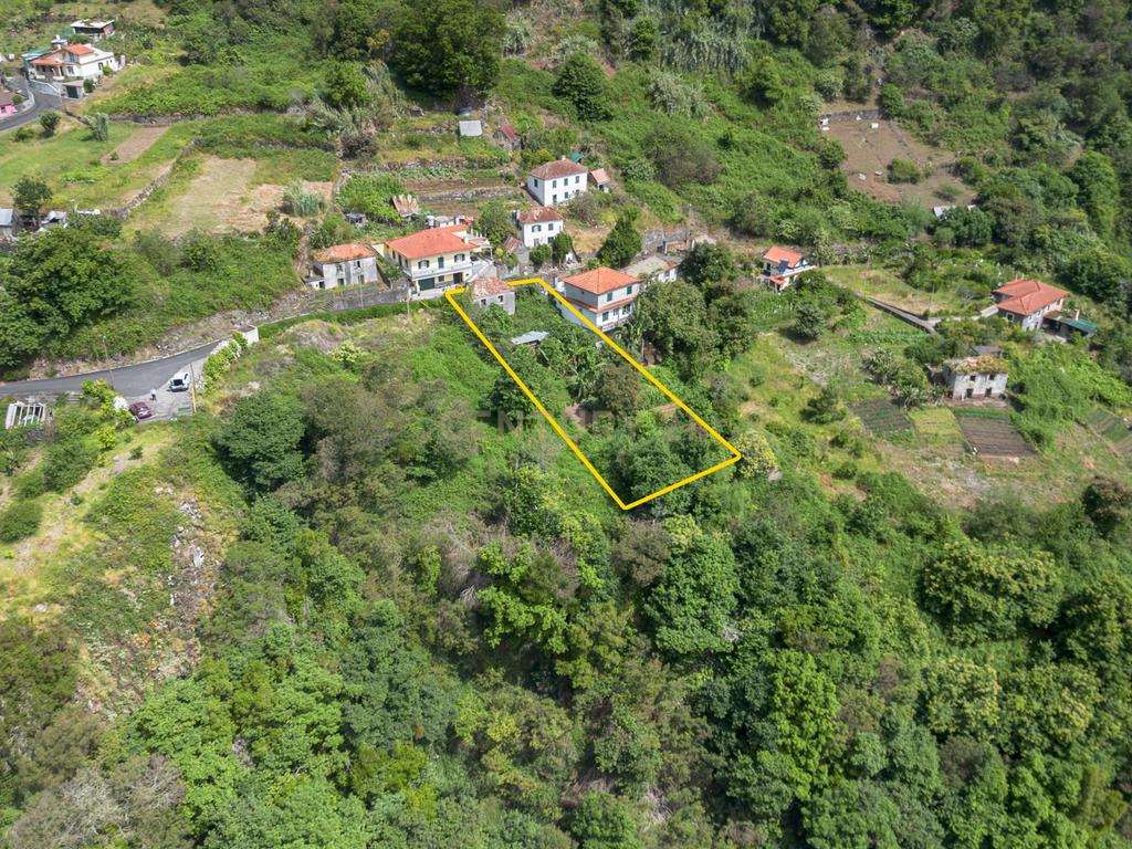 Moradia para recuperar no Faial - Image 4