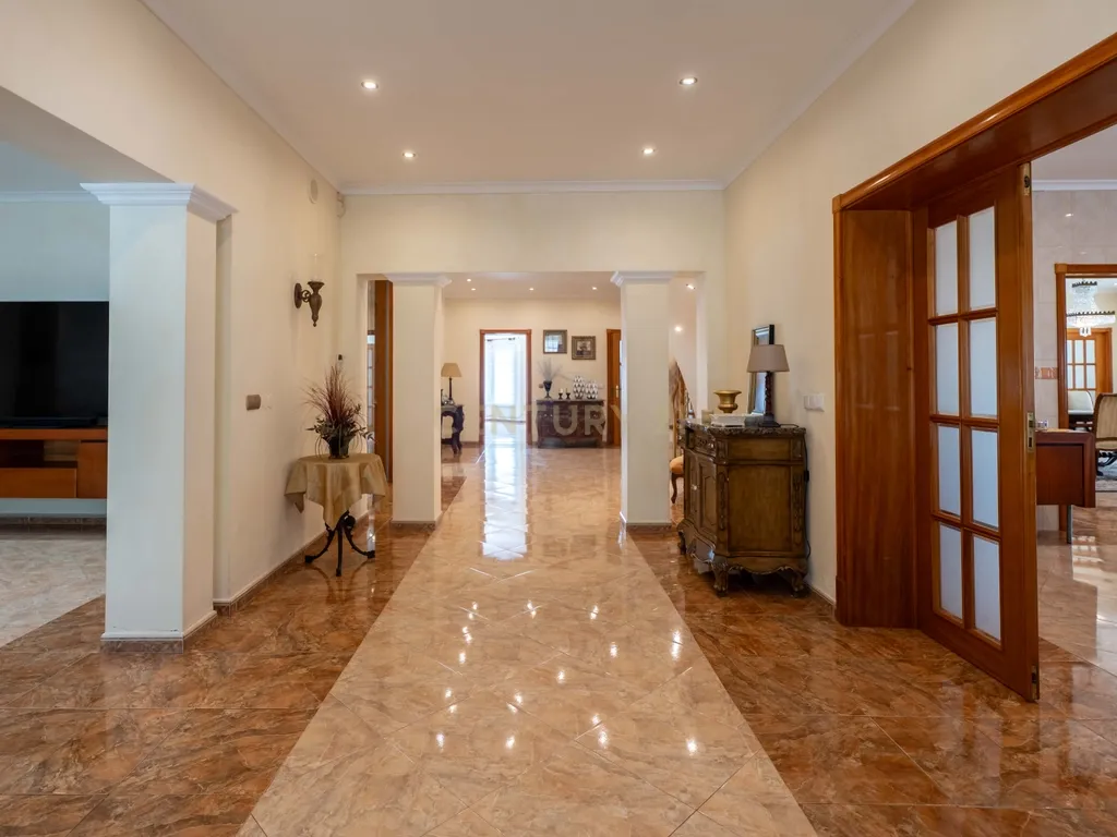 Mansão V4 com 2.182 m² de terreno localizada no Livramento - Image 13