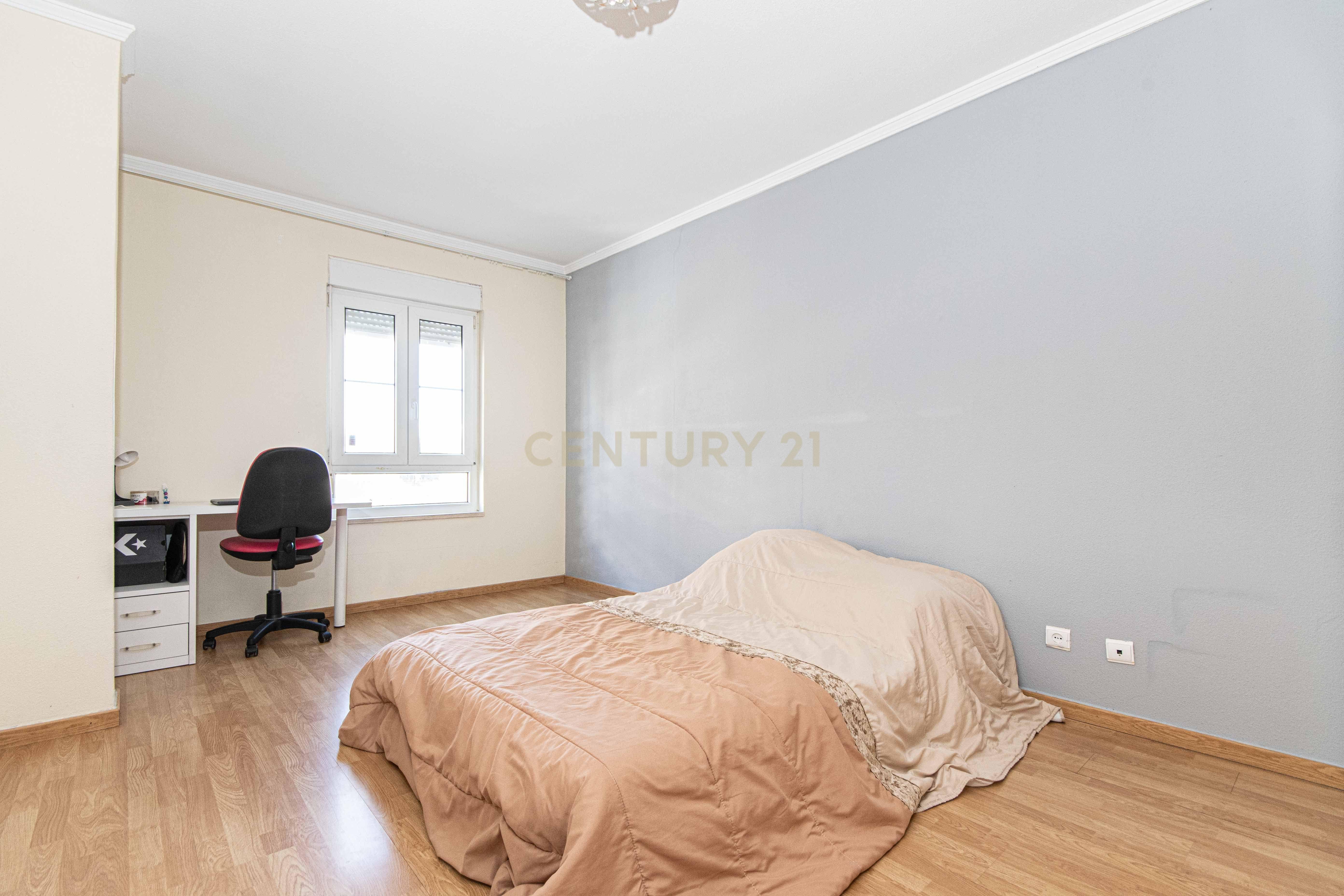 Apartamento T3 à Venda no Edifício Palmeiras - Carregado - Image 12