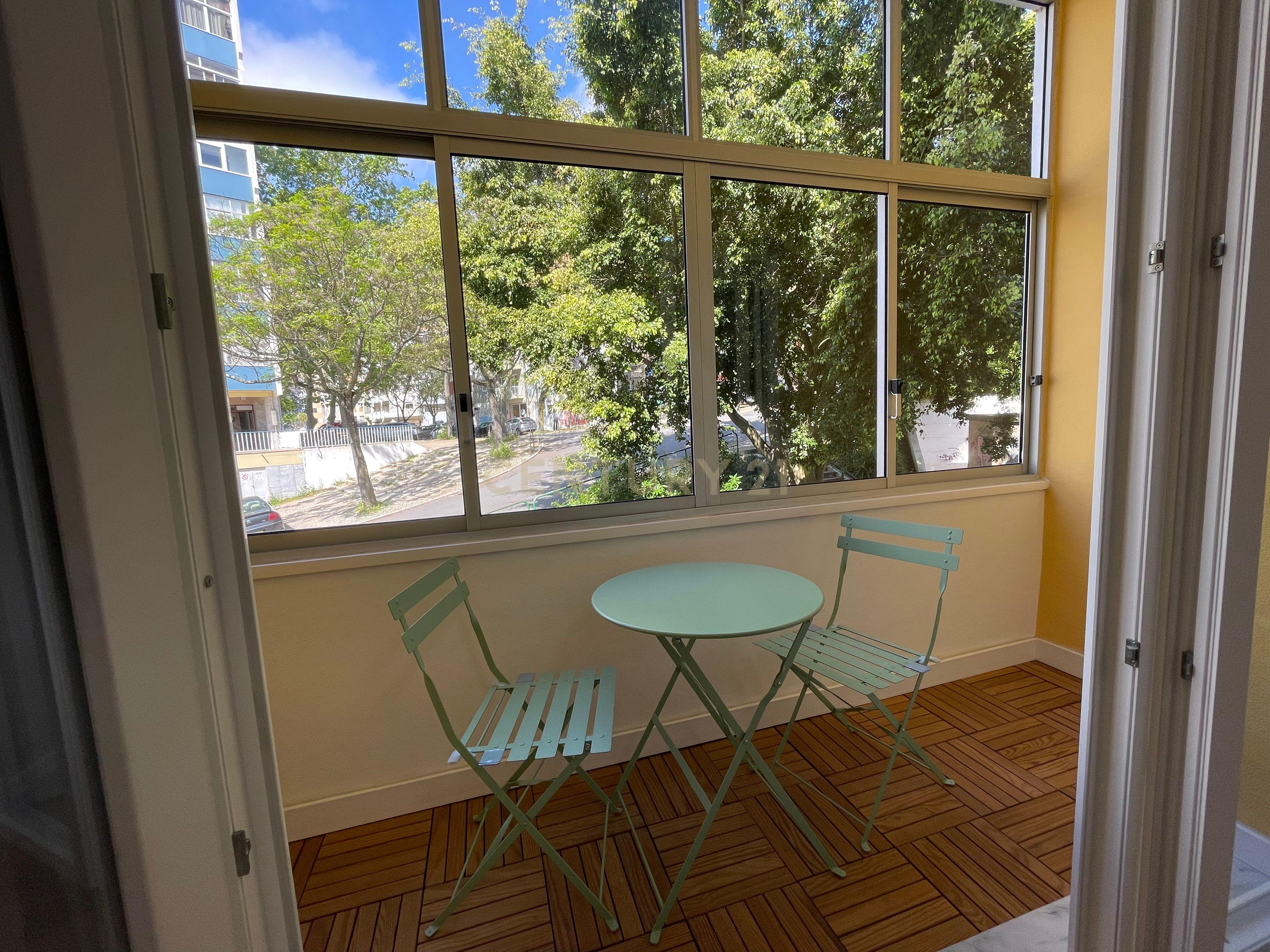 apartamento T2 situado numa das zonas mais privilegiadas de Almada - Image 9
