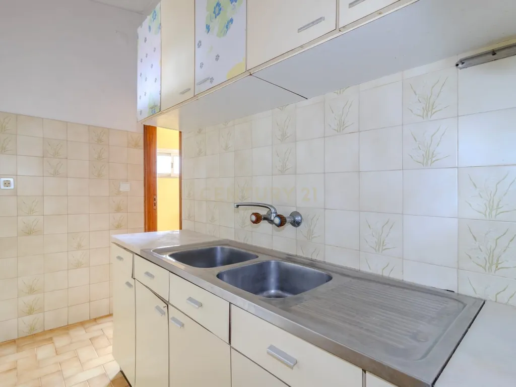 Moradia T3 + T1 + Espaço Comercial – Oportunidade Única no Centro da Vieira de Leiria - Image 17