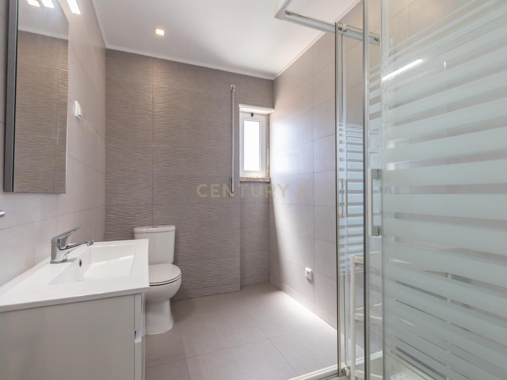 Apartamento T3 para arrendamento - 5 piso c/elevador - Amora - Image 28