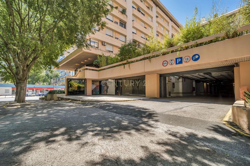 T3 em São Domingos de Benfica com garagem e segurança  - Image 34